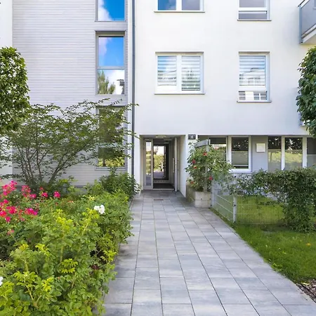Zaruskiego 3-bedroom By Renters Apartament