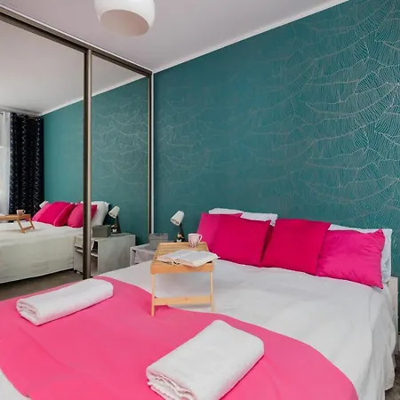 Zaruskiego 3-bedroom By Renters Apartament