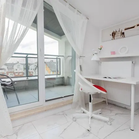 Zaruskiego 3-bedroom By Renters Apartament